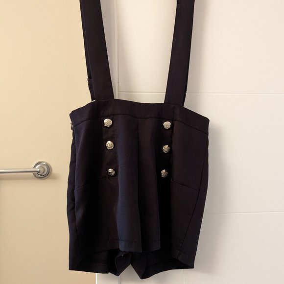 Shorts with attached suspenders - Picture 1 of 2